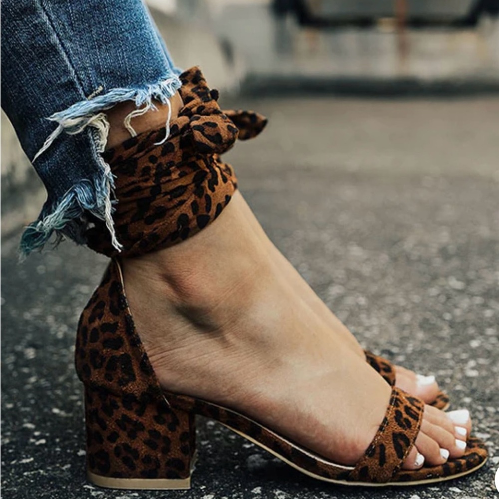 Brand new stylish women’s leopard sandles that tie up on the ankle size 8
